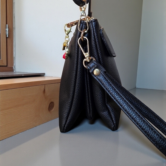 Soft Black Leather Five Compartment Go Anywhere Crossbody Bag by Isabelle--NWT - Picture 2 of 8